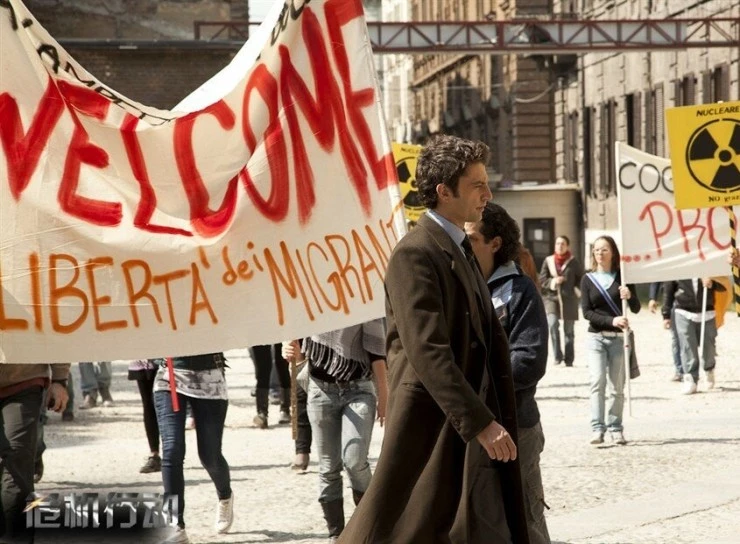 Краткая история долгих предательств (2012) через торрент скачать Краткая история долгих предательств (2012) фильм через торрент скачать