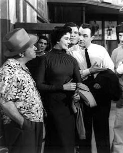 Всегда хорошая погода (1955) через торрент скачать Всегда хорошая погода (1955) фильм через торрент скачать