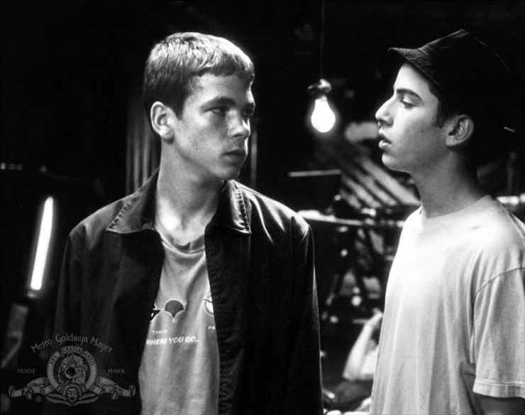 Сумасшедшие улицы (1997) в хорошем качестве через торрент Сумасшедшие улицы (1997) фильм в хорошем качестве через торрент