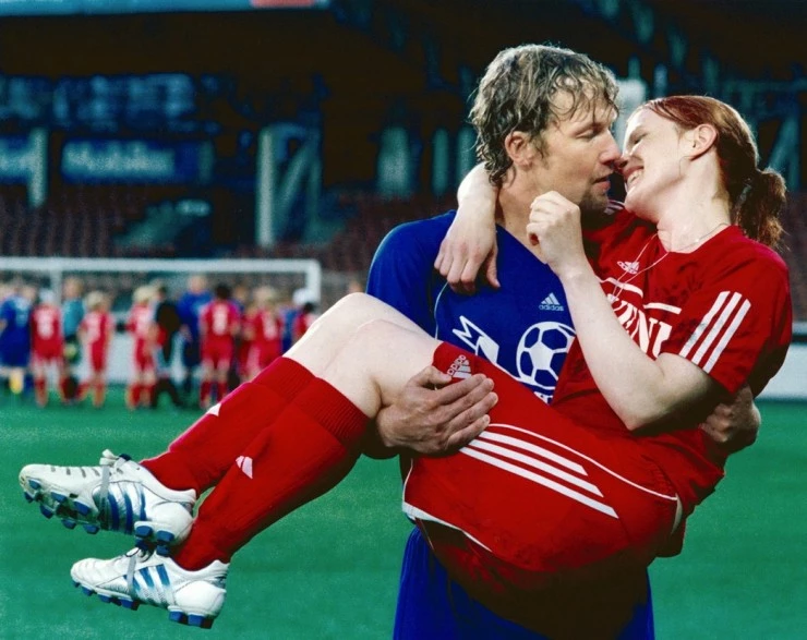 Футболистки (2005) через торрент бесплатно Футболистки (2005) фильм через торрент бесплатно