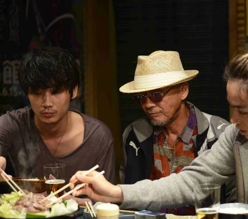 Лишь здесь остался свет (2014) через торрент бесплатно Лишь здесь остался свет (2014) фильм через торрент бесплатно