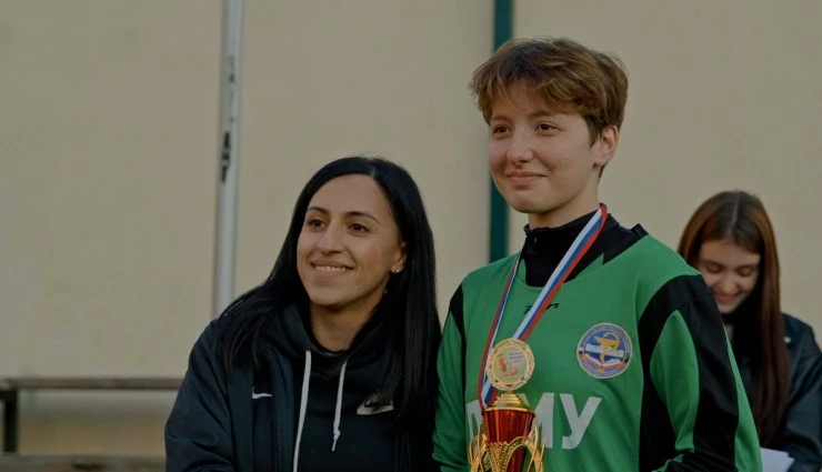 Бей первой! (2023) через торрент бесплатно Бей первой! (2023) фильм через торрент бесплатно