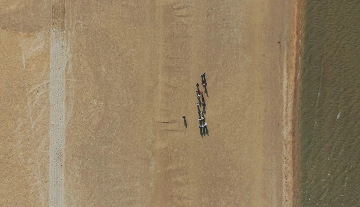 Бей первой! (2023) через торрент скачать Бей первой! (2023) фильм через торрент скачать