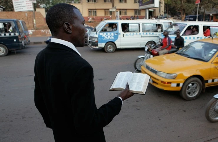 Бог любит Уганду (2013) через торрент скачать Бог любит Уганду (2013) фильм через торрент скачать