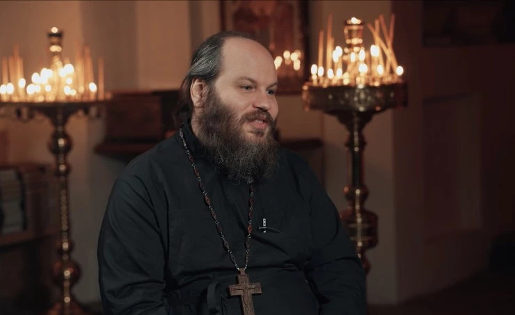 Лёша из Лавры. Погребающий странных (2025) через торрент скачать Лёша из Лавры. Погребающий странных (2025) фильм через торрент скачать