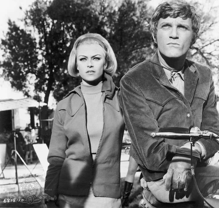 Банда в мини-юбках (1968) через торрент бесплатно Банда в мини-юбках (1968) фильм через торрент бесплатно