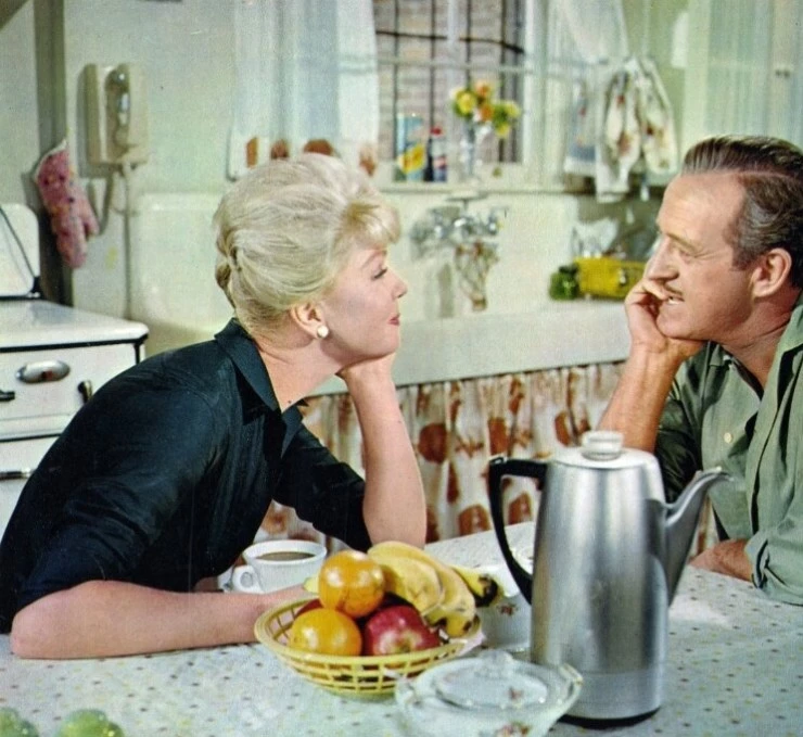 Пожалуйста, не ешь маргаритки! (1960) в хорошем качестве через торрент Пожалуйста, не ешь маргаритки! (1960) фильм в хорошем качестве через торрент