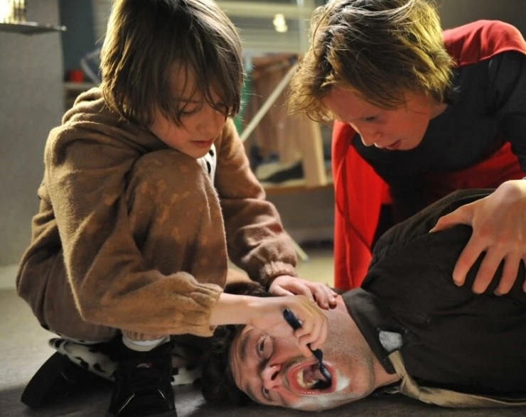 Супербрат (2009) через торрент бесплатно Супербрат (2009) фильм через торрент бесплатно