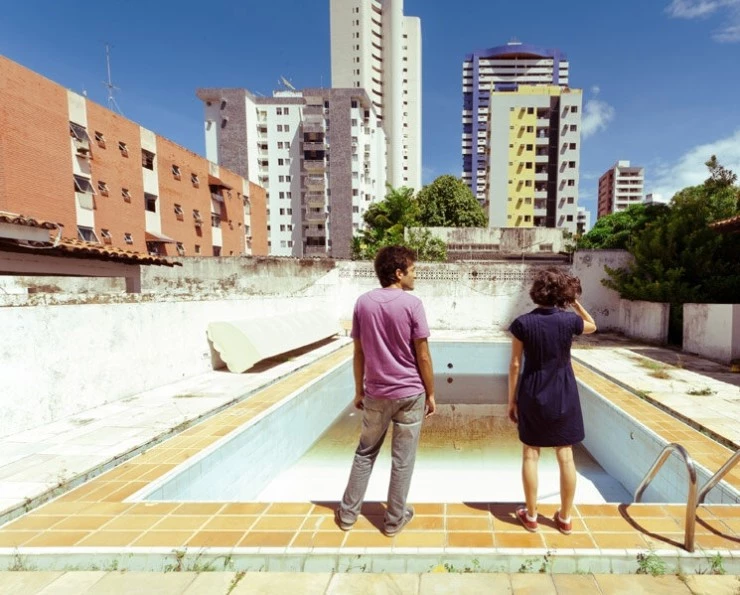 Соседние звуки (2012) в хорошем качестве через торрент Соседние звуки (2012) фильм в хорошем качестве через торрент