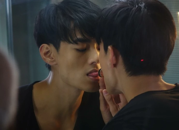 Жиголо (2015) через торрент бесплатно Жиголо (2015) фильм через торрент бесплатно