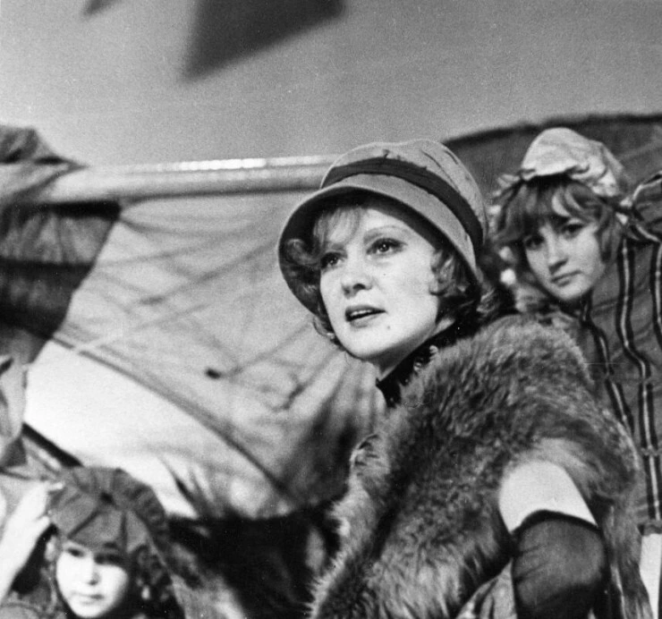 Волшебный фонарь (1976) через торрент скачать Волшебный фонарь (1976) фильм через торрент скачать