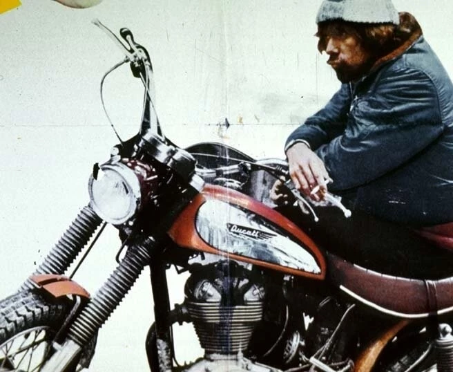 Коп в голубых джинсах (1976) через торрент бесплатно Коп в голубых джинсах (1976) фильм через торрент бесплатно