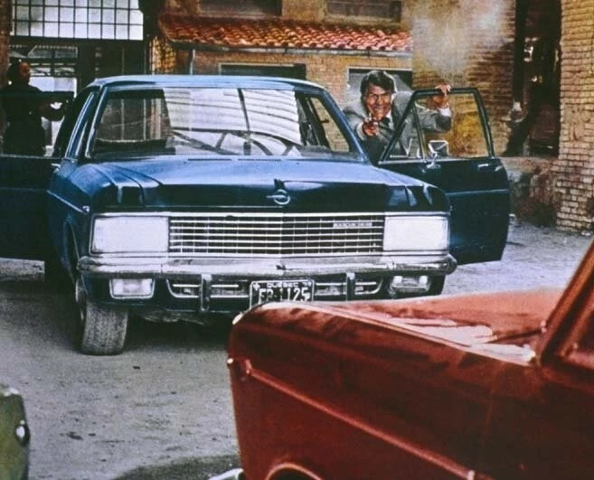 Коп в голубых джинсах (1976) в хорошем качестве через торрент Коп в голубых джинсах (1976) фильм в хорошем качестве через торрент