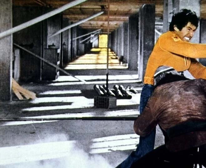 Коп в голубых джинсах (1976) через торрент скачать Коп в голубых джинсах (1976) фильм через торрент скачать