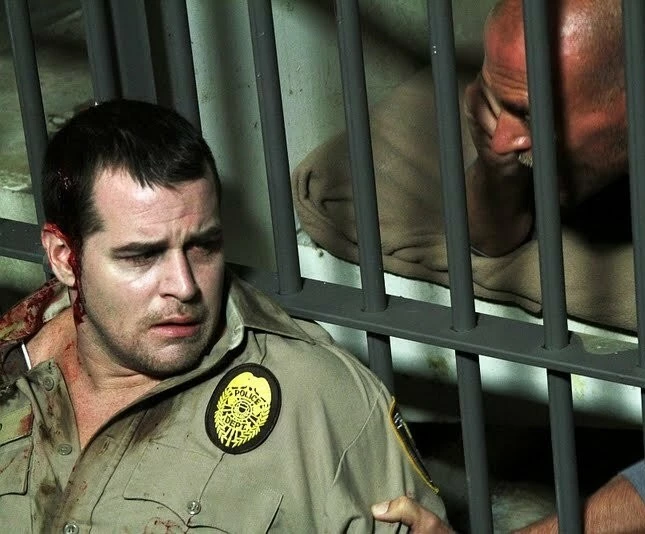 Внутри (2012) через торрент бесплатно Внутри (2012) фильм через торрент бесплатно