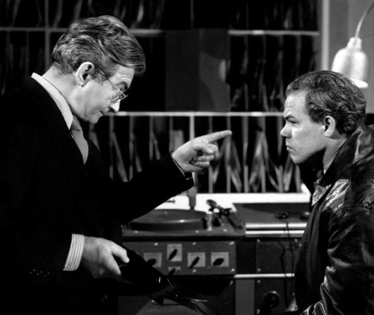 Вне подозрений (1947) через торрент бесплатно Вне подозрений (1947) фильм через торрент бесплатно