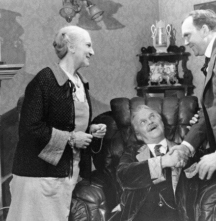 Уступи место завтрашнему дню (1937) через торрент бесплатно Уступи место завтрашнему дню (1937) фильм через торрент бесплатно