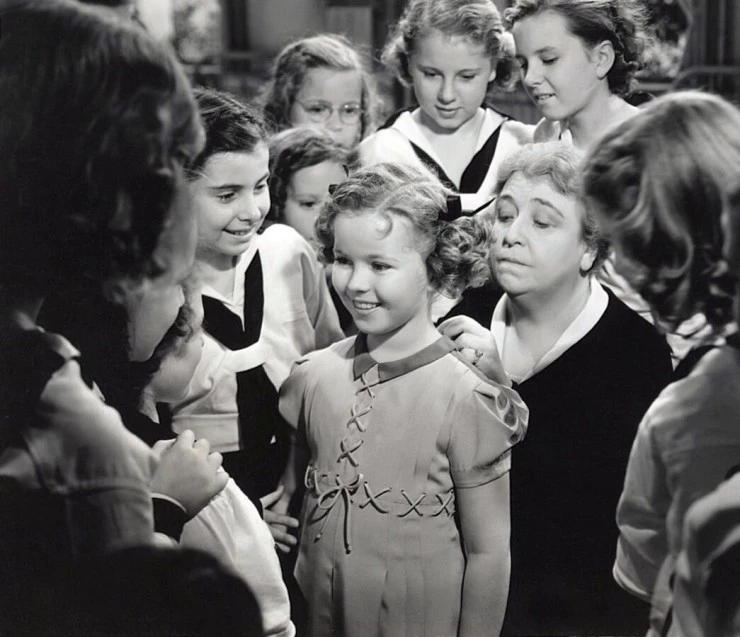 Маленькая мисс Бродвей (1938) через торрент скачать Маленькая мисс Бродвей (1938) фильм через торрент скачать