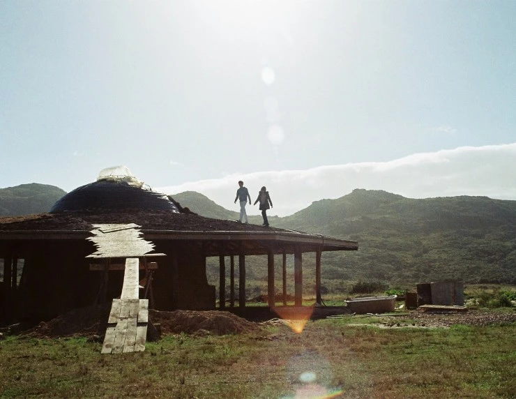 По ту сторону дороги (2010) через торрент бесплатно По ту сторону дороги (2010) фильм через торрент бесплатно