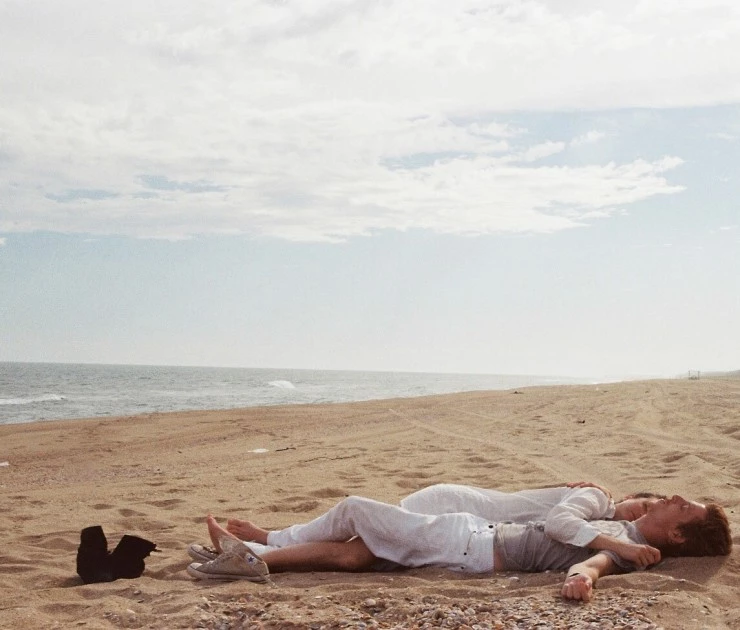 По ту сторону дороги (2010) через торрент скачать По ту сторону дороги (2010) фильм через торрент скачать