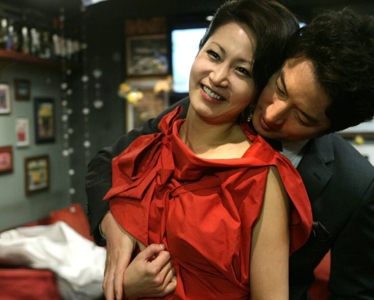 Две женщины (2010) через торрент скачать Две женщины (2010) фильм через торрент скачать