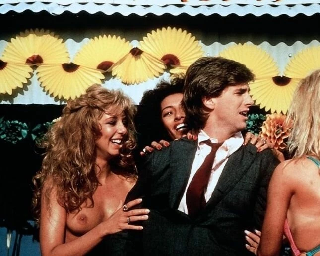 Магазин бикини в Малибу (1986) через торрент скачать Магазин бикини в Малибу (1986) фильм через торрент скачать