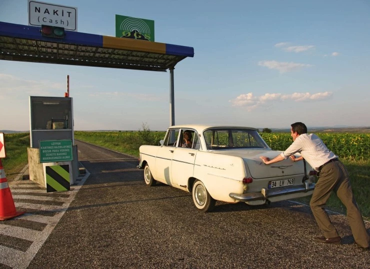 Кассир (2010) через торрент скачать Кассир (2010) фильм через торрент скачать