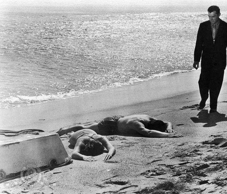 Фантом с глубины 10000 лиг (1955) в хорошем качестве через торрент Фантом с глубины 10000 лиг (1955) фильм в хорошем качестве через торрент