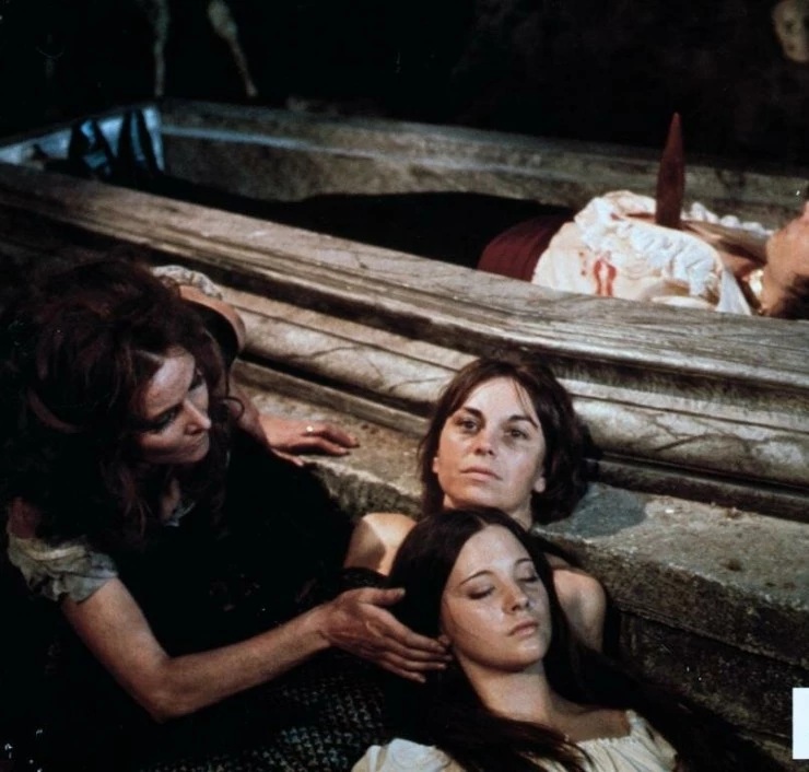 Цирк вампиров (1972) в хорошем качестве через торрент Цирк вампиров (1972) фильм в хорошем качестве через торрент