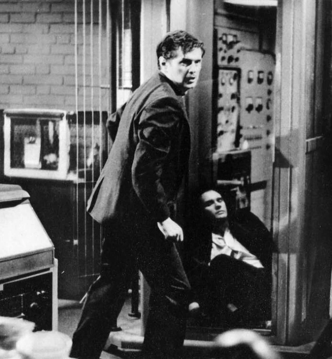 Возвращение мухи (1959) через торрент бесплатно Возвращение мухи (1959) фильм через торрент бесплатно