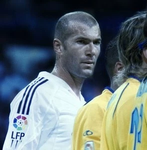 Зидан: Портрет 21-го века (2006) через торрент скачать Зидан: Портрет 21-го века (2006) фильм через торрент скачать