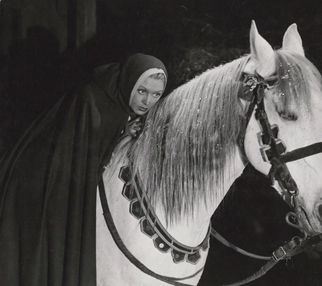 Красавица и чудовище (1946) в хорошем качестве через торрент Красавица и чудовище (1946) фильм в хорошем качестве через торрент