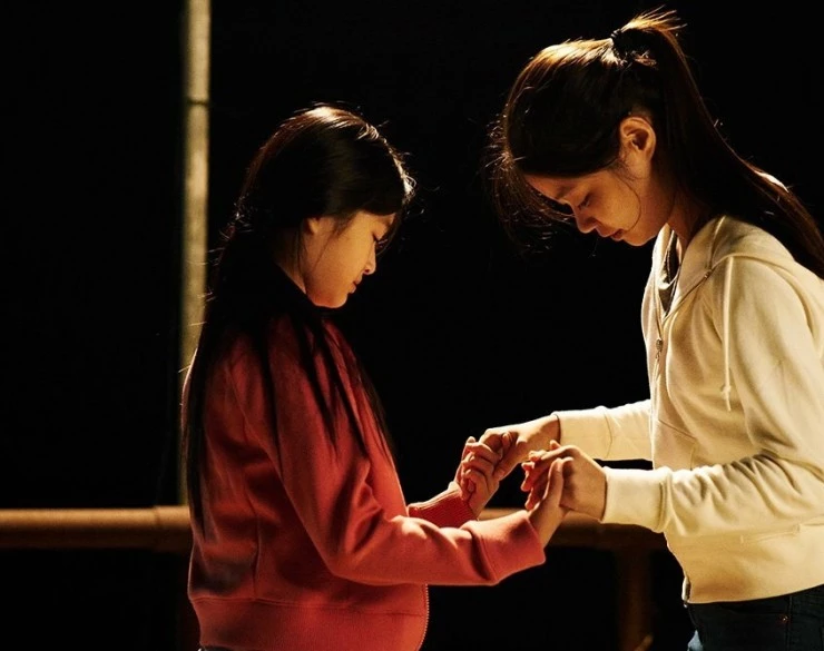 Пепельный цветок (2016) через торрент бесплатно Пепельный цветок (2016) фильм через торрент бесплатно