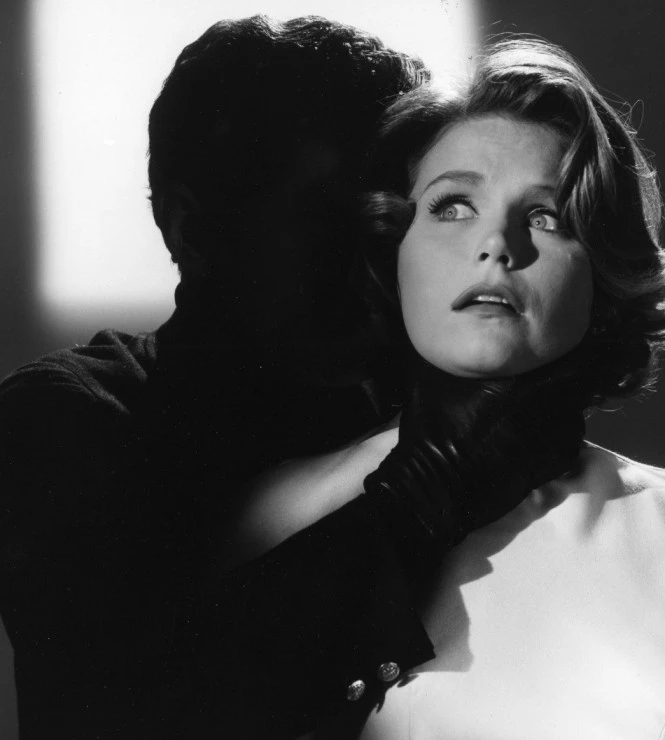 Эксперимент с ужасом (1962) через торрент бесплатно Эксперимент с ужасом (1962) фильм через торрент бесплатно