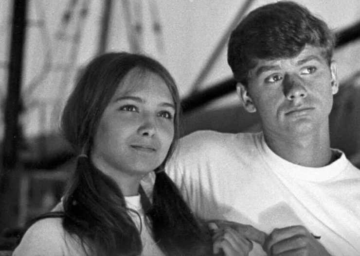 Последние каникулы (1970) через торрент скачать Последние каникулы (1970) фильм через торрент скачать