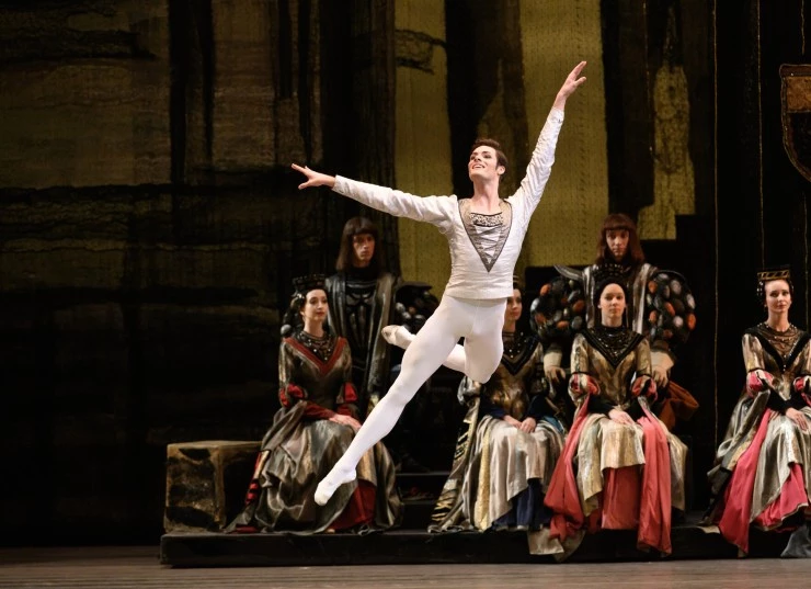 Лебединое озеро (2020) через торрент бесплатно Лебединое озеро (2020) фильм через торрент бесплатно