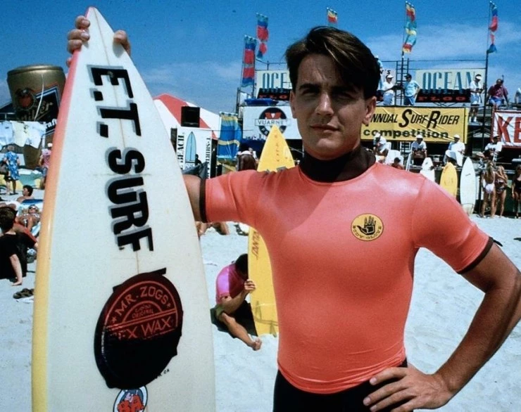 Под настилом (1989) через торрент бесплатно Под настилом (1989) фильм через торрент бесплатно