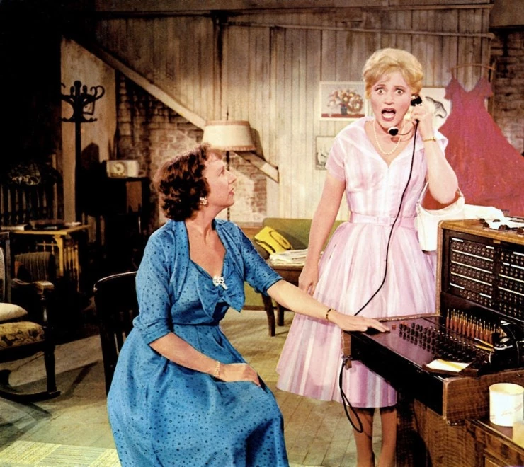 Колокола звонят (1960) через торрент бесплатно Колокола звонят (1960) фильм через торрент бесплатно