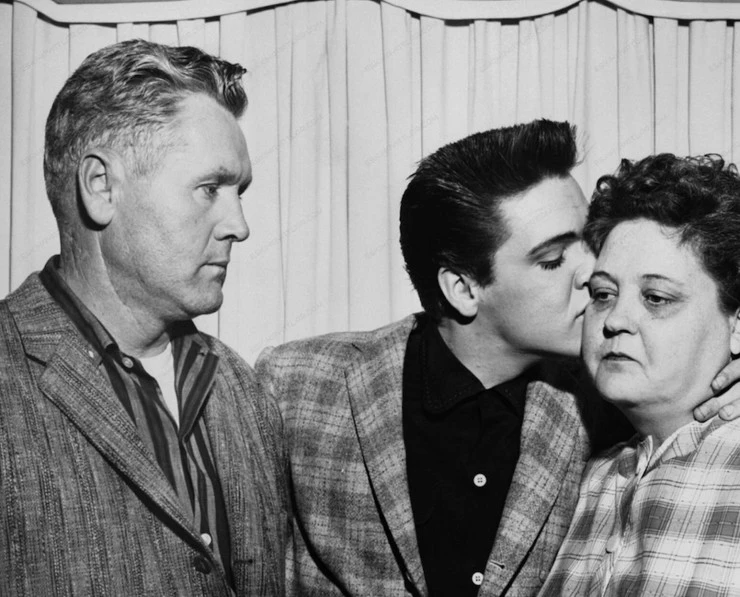 Тёмная сторона Элвиса (2023) через торрент скачать Тёмная сторона Элвиса (2023) фильм через торрент скачать