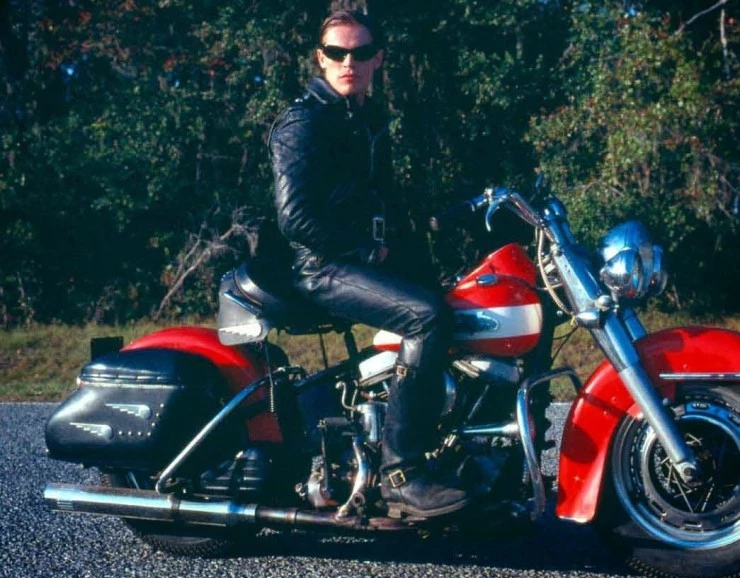 Без любви (1981) через торрент бесплатно Без любви (1981) фильм через торрент бесплатно