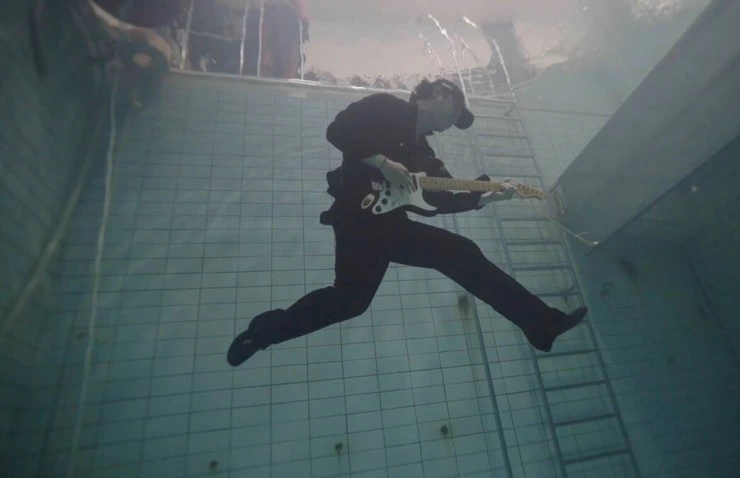 Молодой человек и глубокое море (2024) в хорошем качестве через торрент Молодой человек и глубокое море (2024) фильм в хорошем качестве через торрент