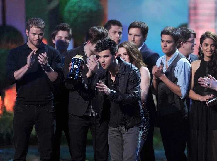 Церемония вручения премии MTV Movie Awards 2011 (2011) через торрент бесплатно Церемония вручения премии MTV Movie Awards 2011 (2011) фильм через торрент бесплатно