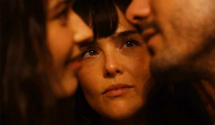 Третья лишняя (2025) через торрент скачать Третья лишняя (2025) фильм через торрент скачать