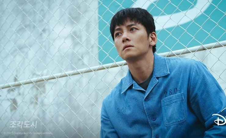 Слепленный город (2025) через торрент бесплатно Слепленный город (2025) фильм через торрент бесплатно