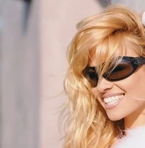 V.I.P. (1998) через торрент скачать V.I.P. (1998) сериал через торрент скачать